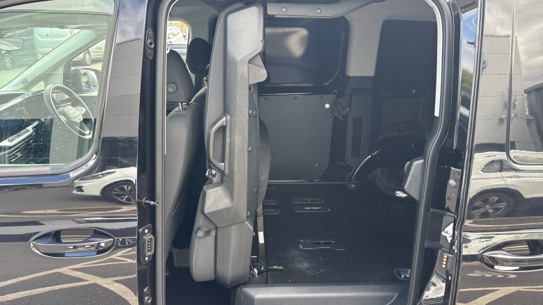 Ford Transit Connect 250 L2 Petrol 1.5 EcoBoost PHEV 150 Active FlexCab Van Auto